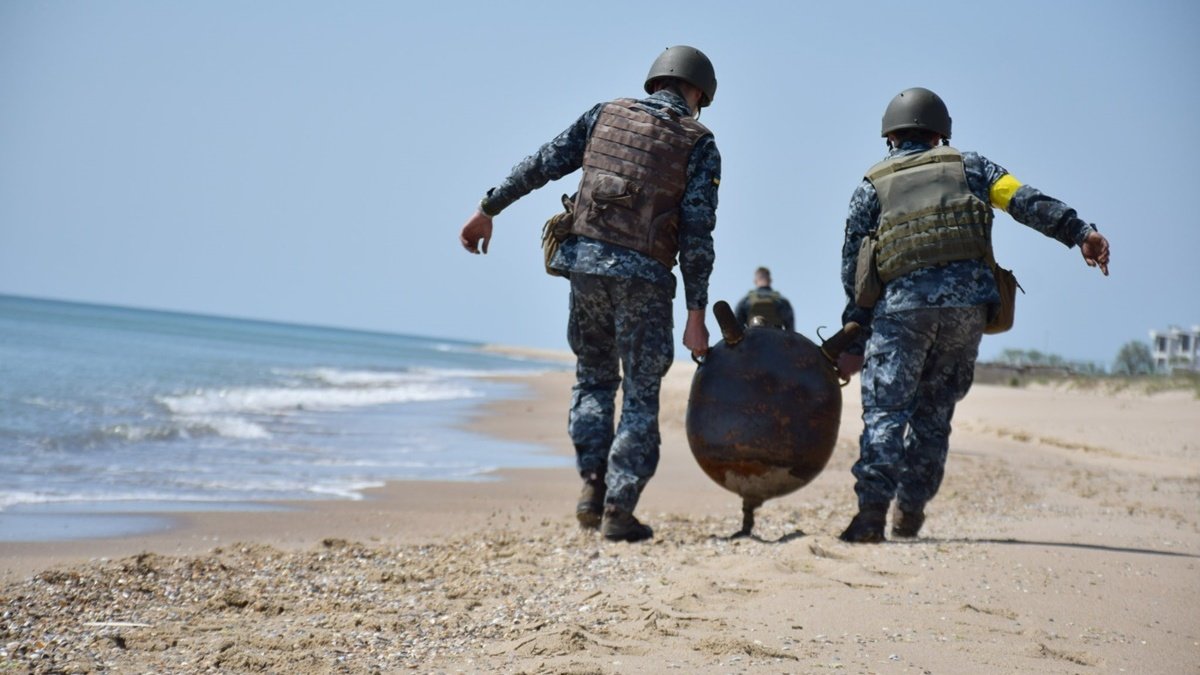 В Одесской области на берег вымыло две российские мины
