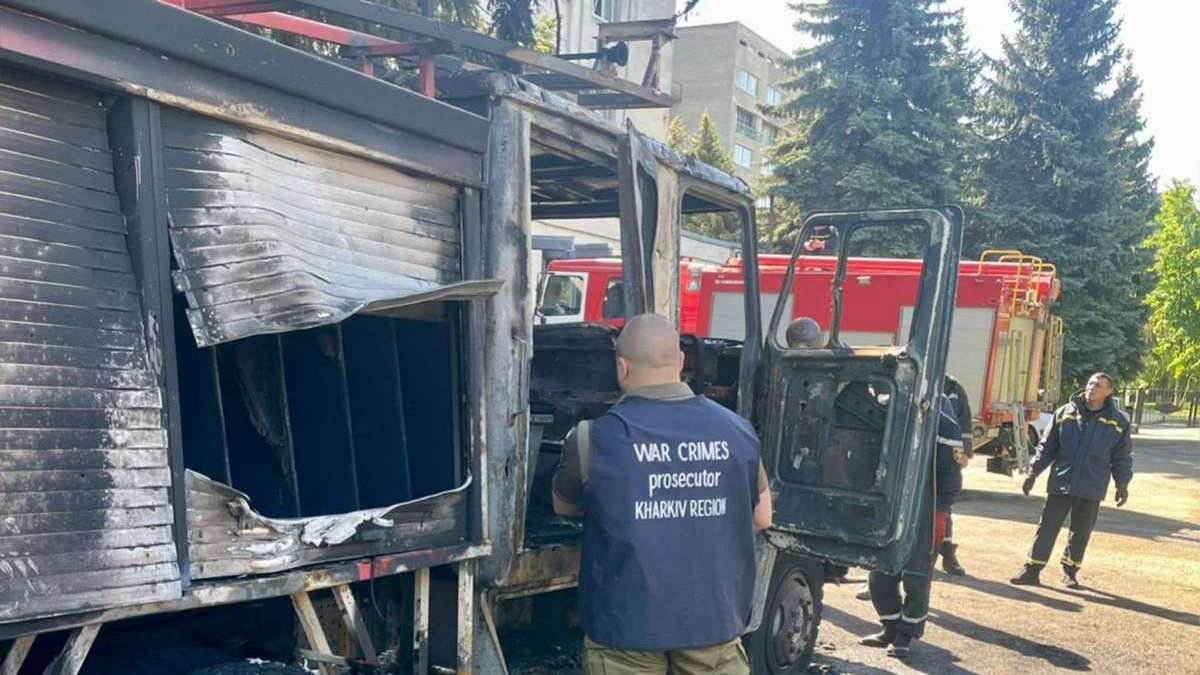 Российские войска обстреляли здание ГСЧС в Харькове: сгорели несколько пожарных машин