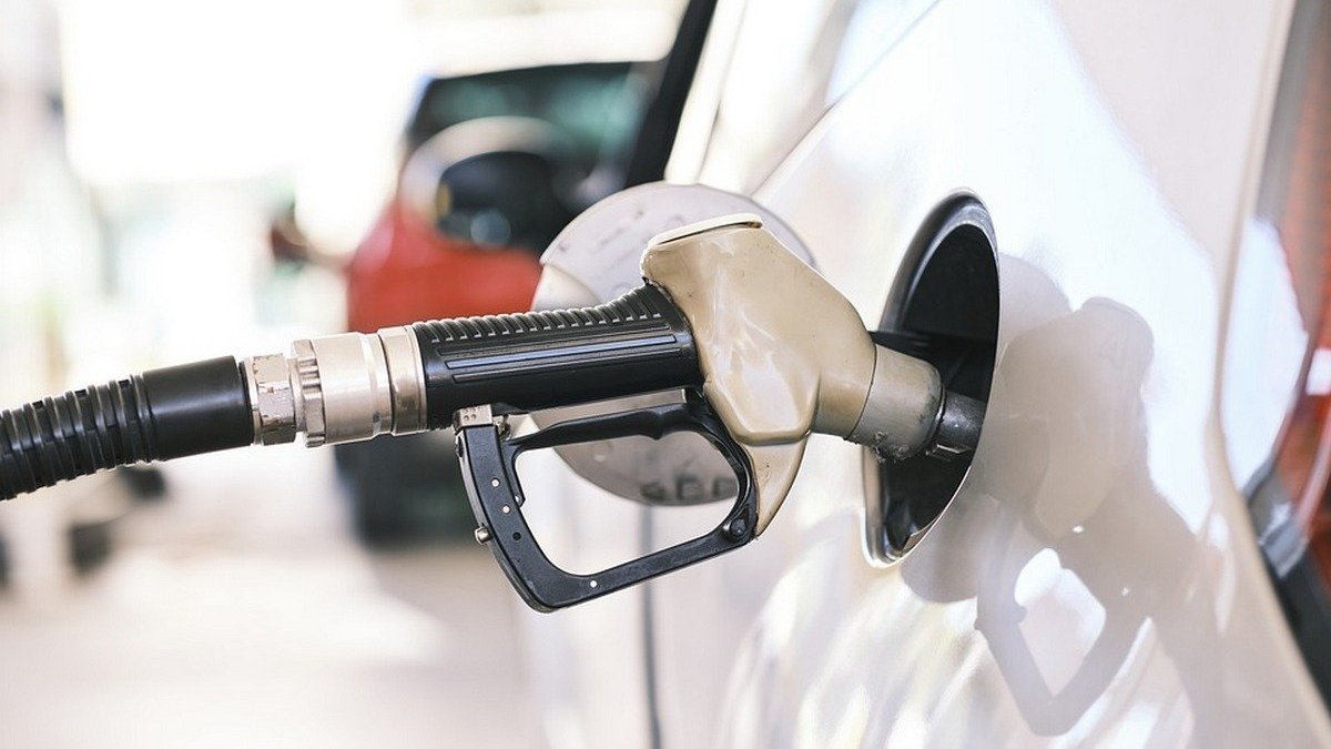 Кабмин отменил госрегулирование цен на бензин и дизтопливо