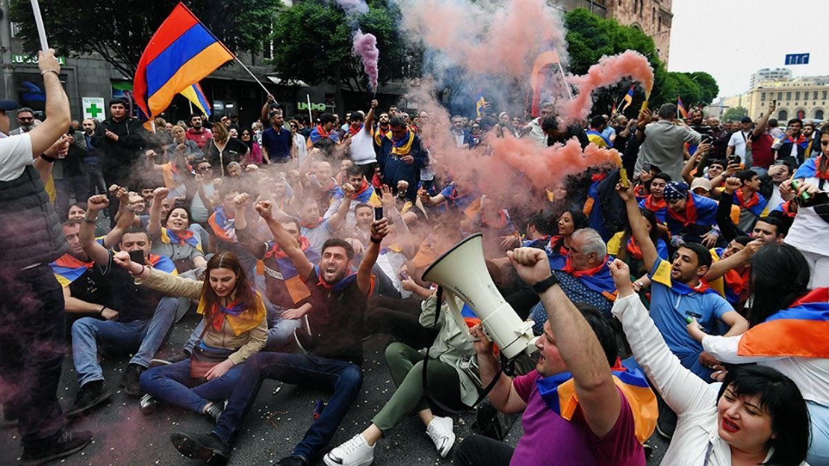 Протести у Вірменії продовжуються: до чого призведуть перекриття доріг та блокування метро