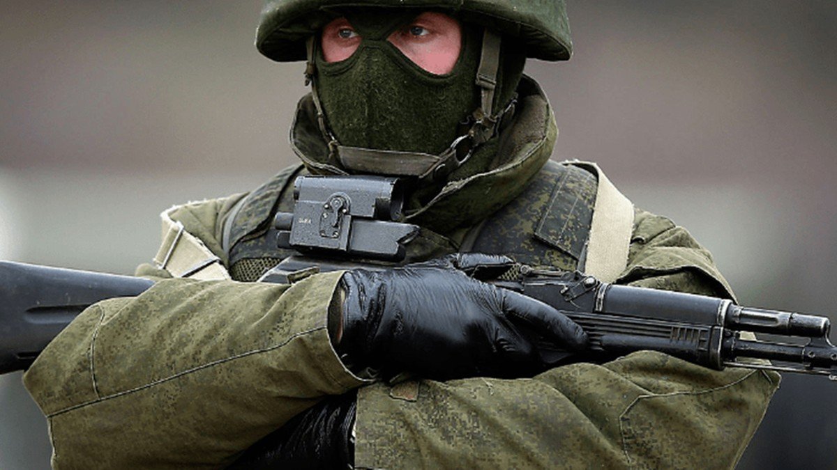 Окупанти змушують українських полонених збирати тіла загиблих колег