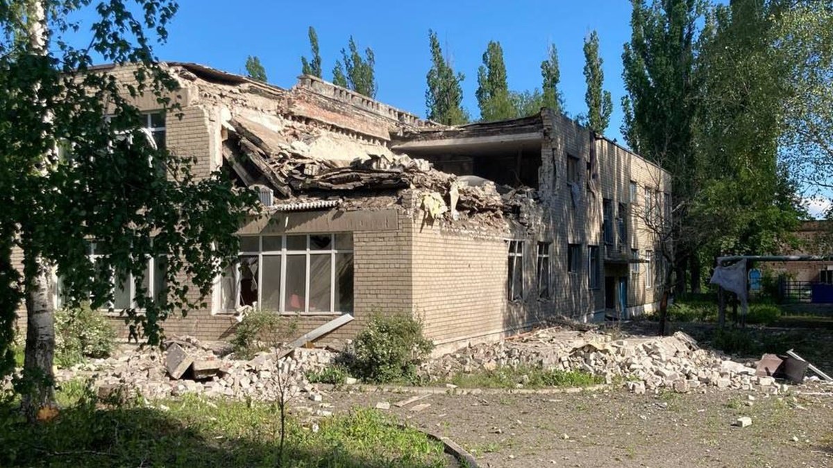 Оккупанты нанесли авиаудар по Авдеевке: разрушены 20 жилых домов и детсад, три человека ранены