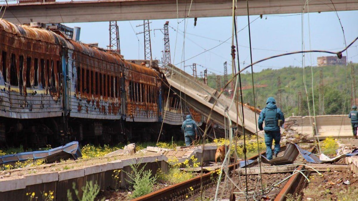 Окупанти хочуть вивезти метал та зерно з порту в Маріуполі