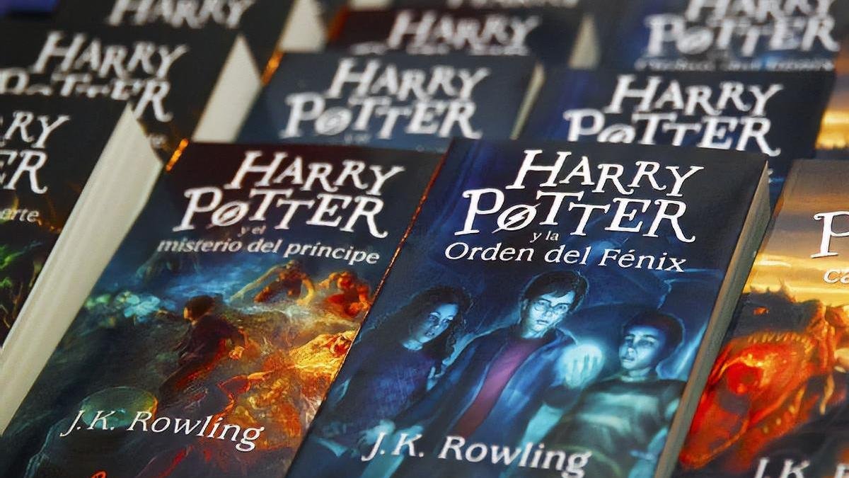 Писательница Роулинг выложила в открытый доступ книги о Гарри Поттере на украинском языке