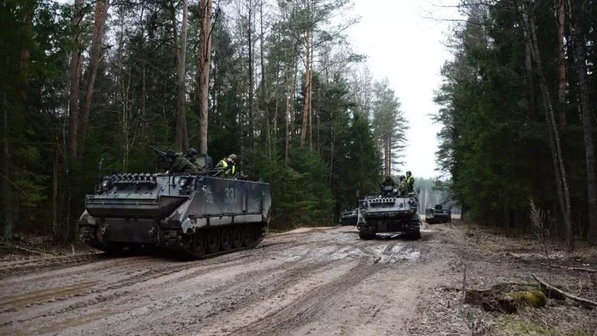 Литва передаст Украине бронетранспортёры, военные грузовики и внедорожники