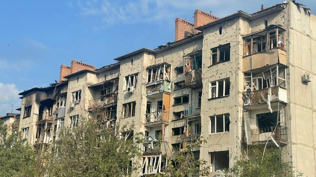 Оккупанты нанесли ракетный удар по Славянску: погибли три человека, ещё 6 ранены