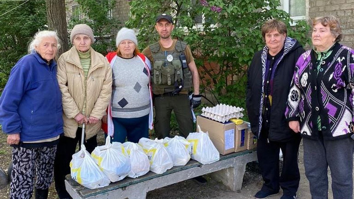 Эвакуация населения, задержание мародёров, захоронение погибших от обстрелов: с чем столкнулись полицейские во время войны в Луганской области