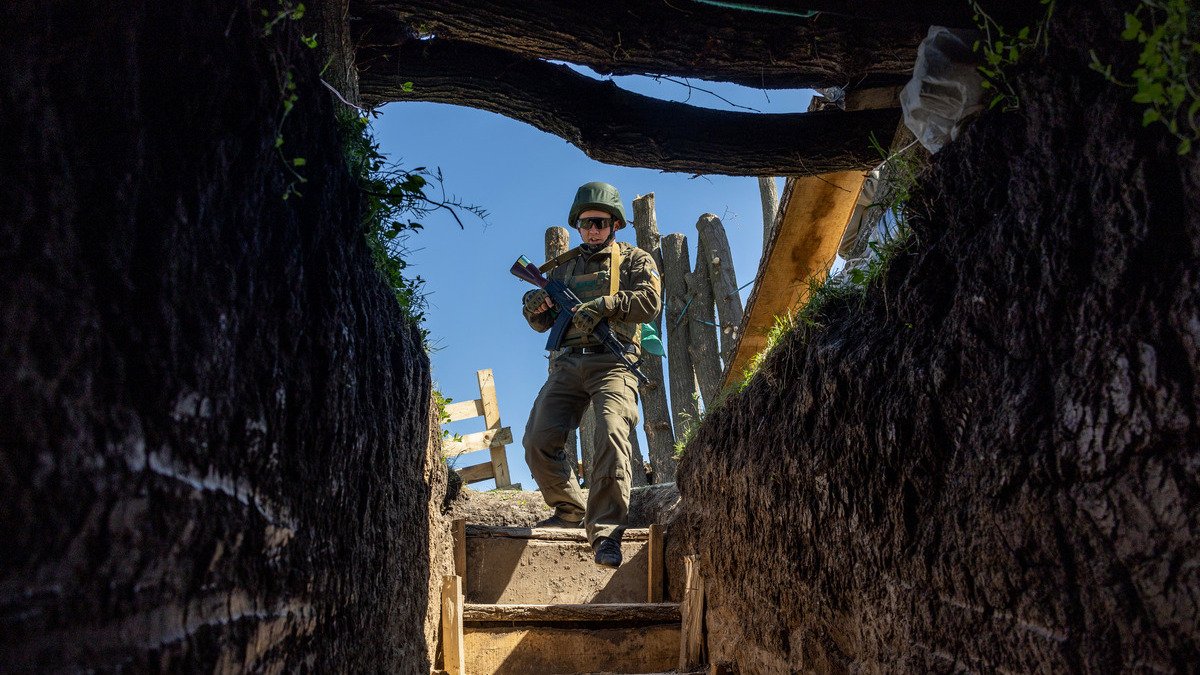 "Було чутно вибухи": український військовий склав держіспит, перебуваючи на лінії фронту