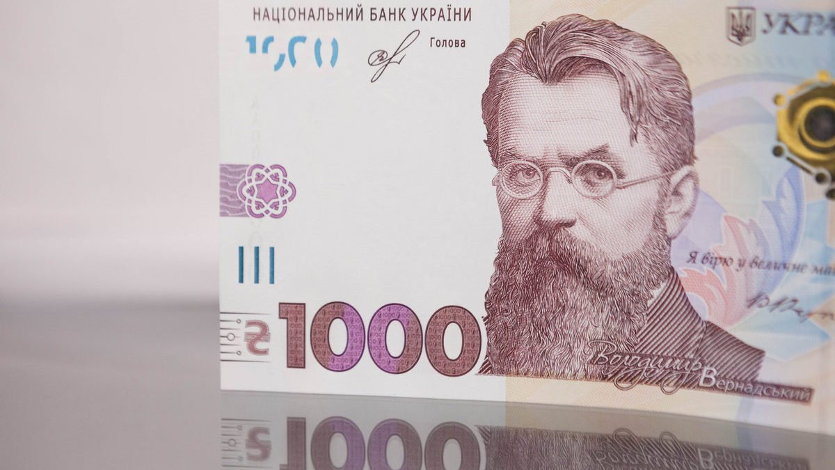 Украинцам выплатят 2 500 гривен помощи: кто может получить
