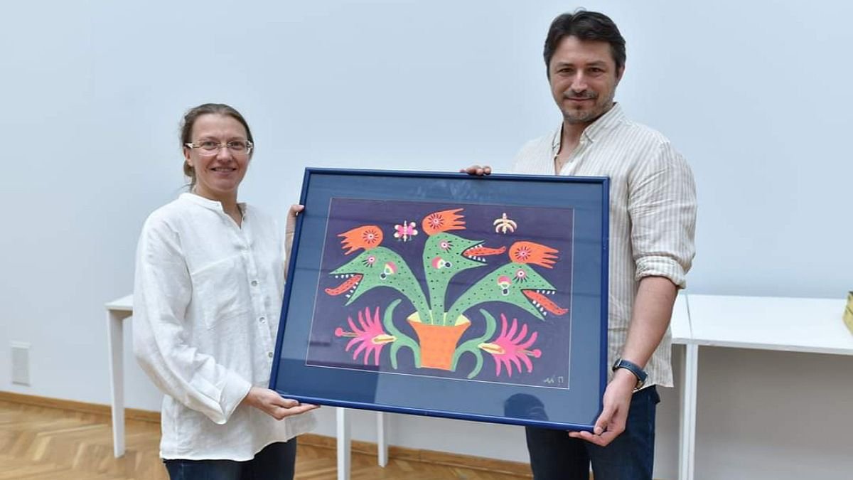 Картину Марії Примаченко, продану для допомоги ЗСУ, передали у музей
