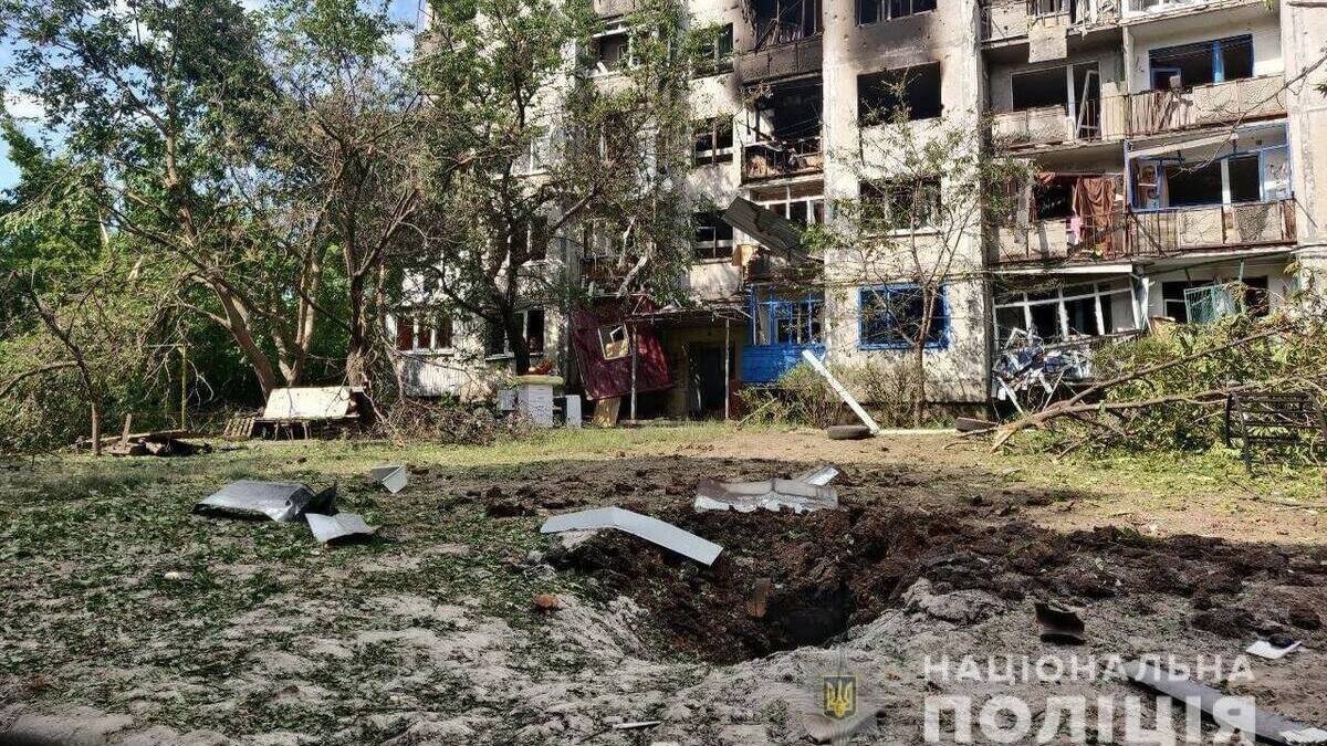 Загиблі цивільні та десятки мирних об’єктів під ударом: росіяни вдарили по Донеччині надзвуковими ракетами, танками та артилерією