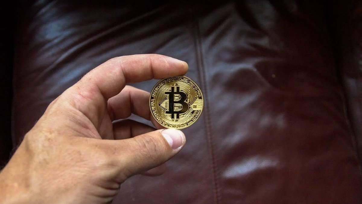 Стоимость Bitcoin упала до рекордного уровня
