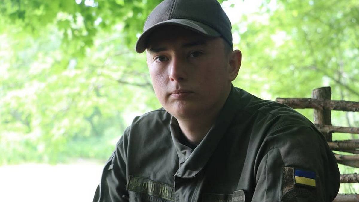 Один из снарядов попал в наблюдательный пункт: в Донецкой области военный спас жизнь трём сослуживцам