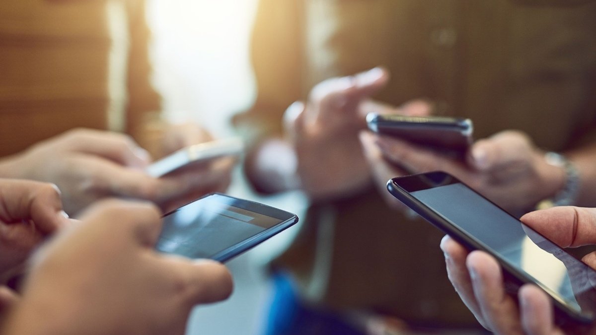 Страх остаться без смартфона: основные симптомы и как избавиться от зависимости