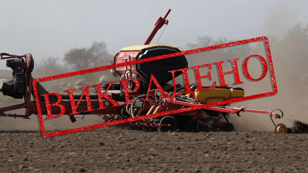 Российские оккупанты уничтожают и беззастенчиво воруют фермерскую технику в Запорожской области