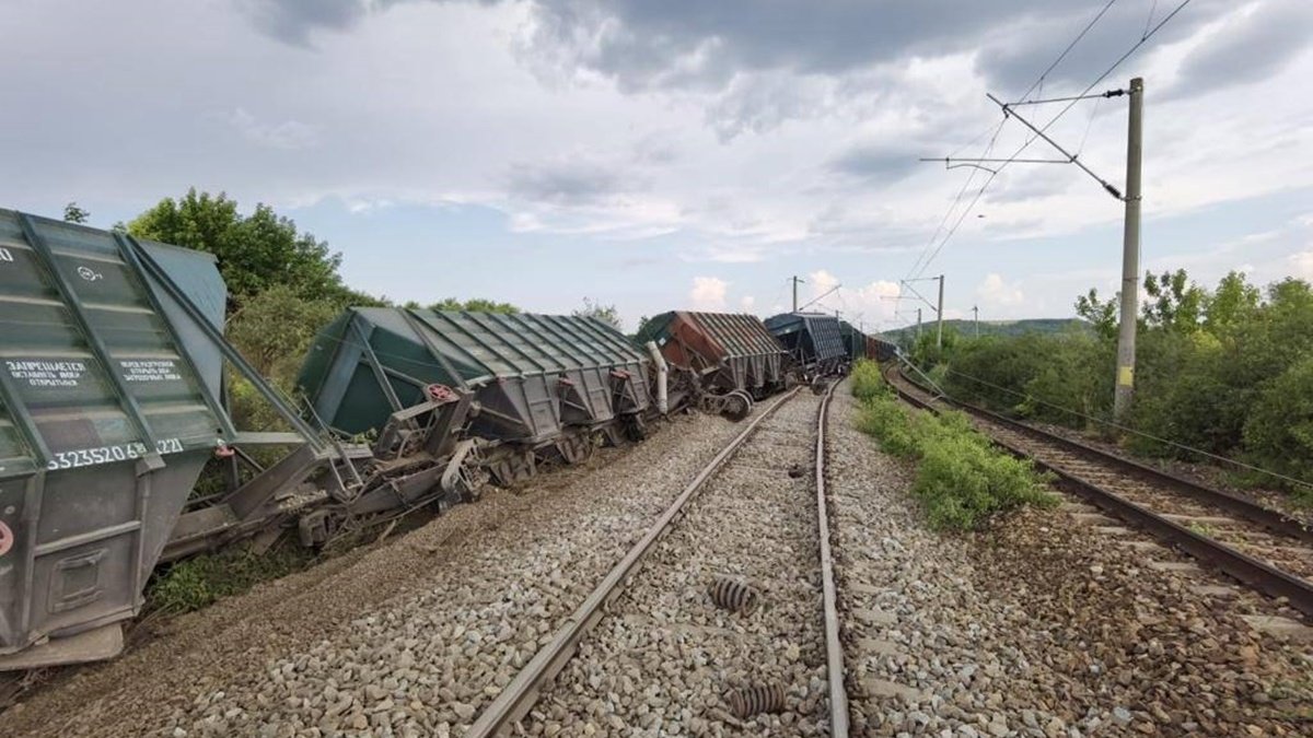 В Румынии с рельсов сошли 15 украинских вагонов-зерновозов