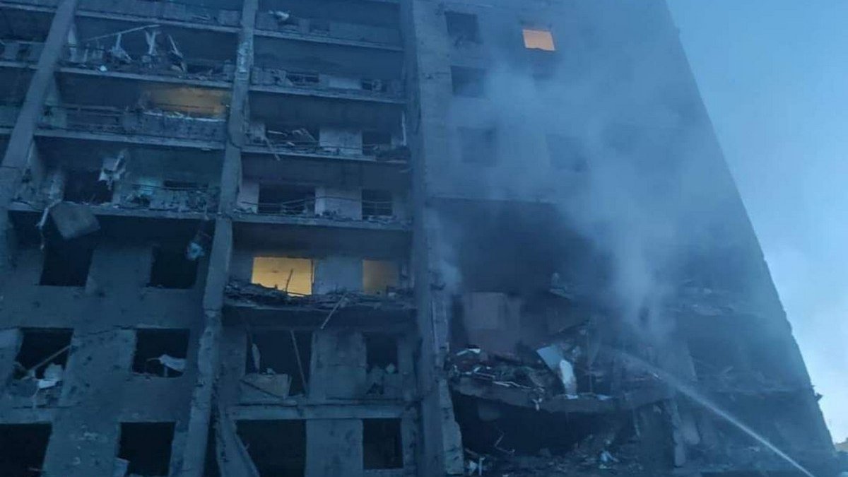 В Одеській області ракети окупантів влучили у дев'ятиповерхівку та бази відпочинку: є загиблі та поранені