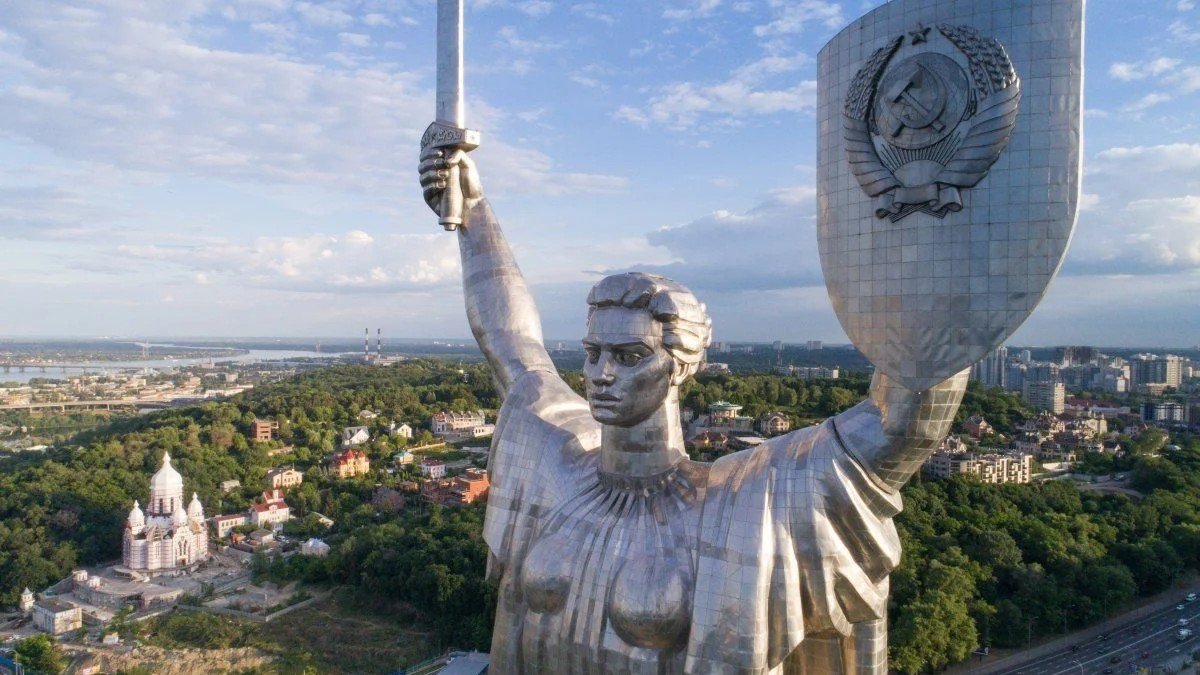 Що робити з монументом "Батьківщина-Мати" в Києві? В "Дії" запустили нове опитування