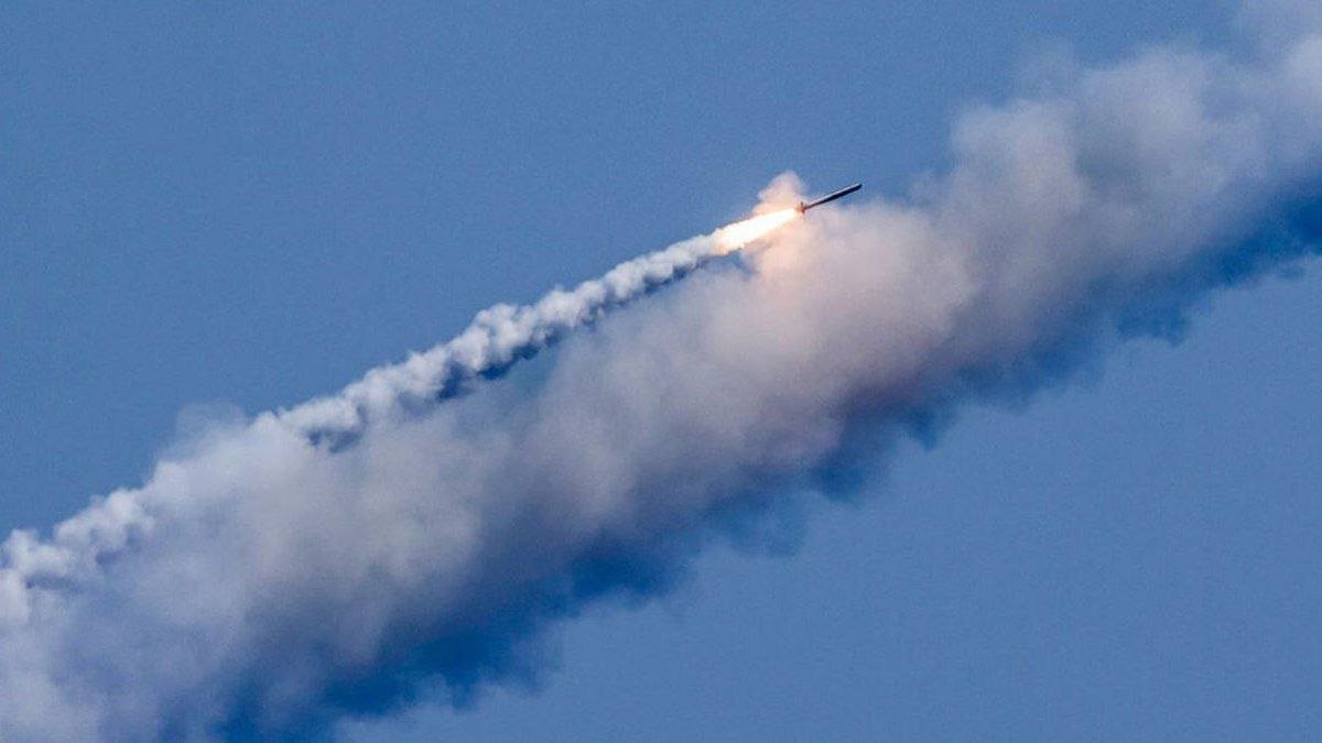 Ракетна атака по Одесі: горить порт, є постраждалі