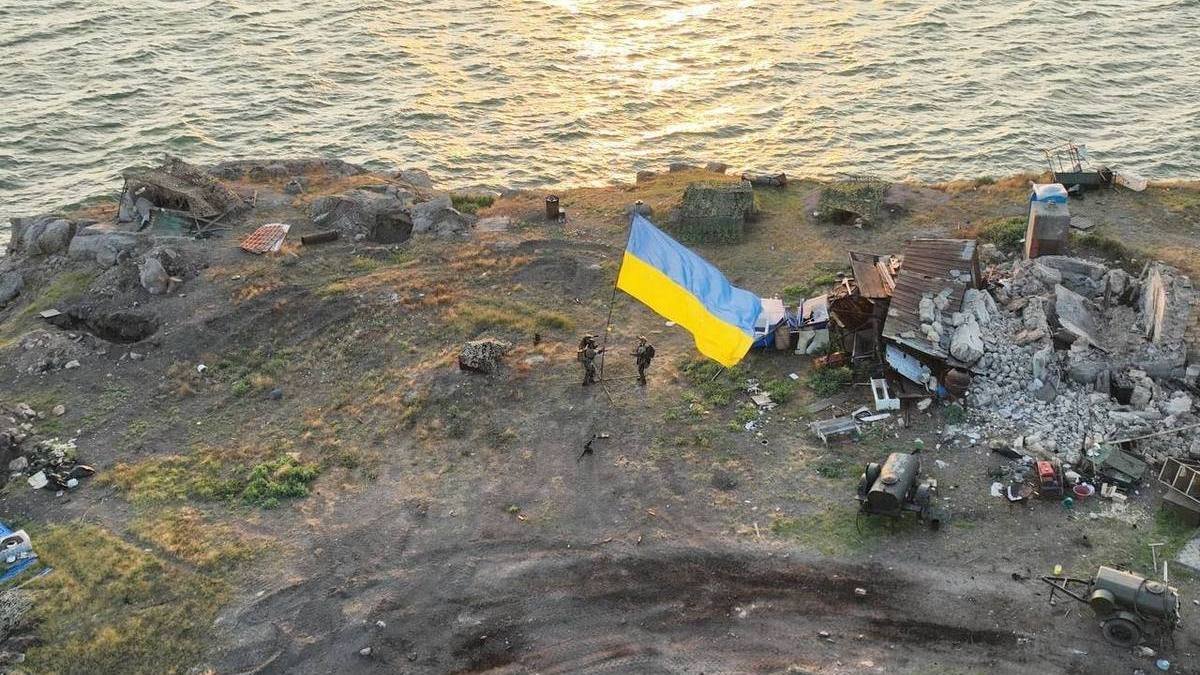 Українські захисники досліджують та розміновують острів Зміїний