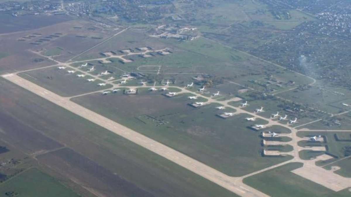 У Мелітополі окупанти намагаються відновити аеродром, щоб укріпити оборону