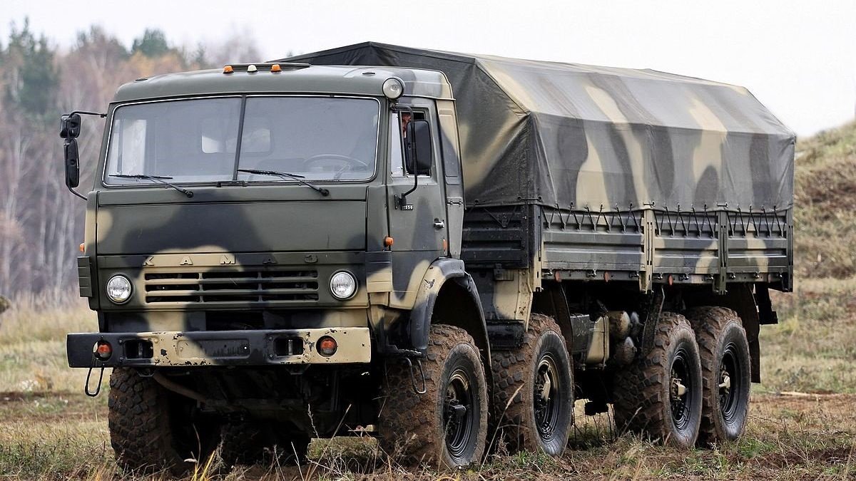 В Запорожской области оккупанты на КАМАЗе переехали легковое авто: погибли трое гражданских, среди них — ребёнок