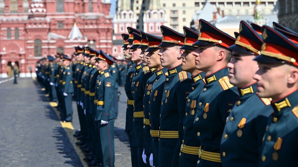 На фоне больших потерь в войне против Украины в армии рф возник дефицит офицеров — разведка