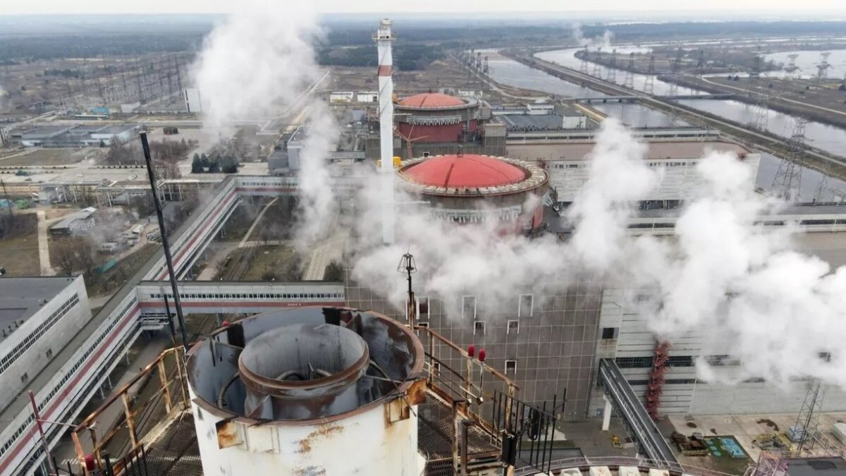 Ядерный террор продолжается: рашисты снова обстреляли Запорожскую АЭС