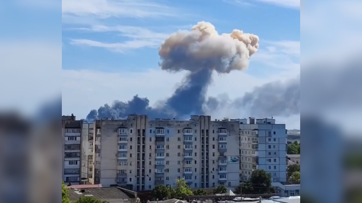 Украина получила от США дальнобойные ракеты, а в Крыму раздаются взрывы: есть ли связь?