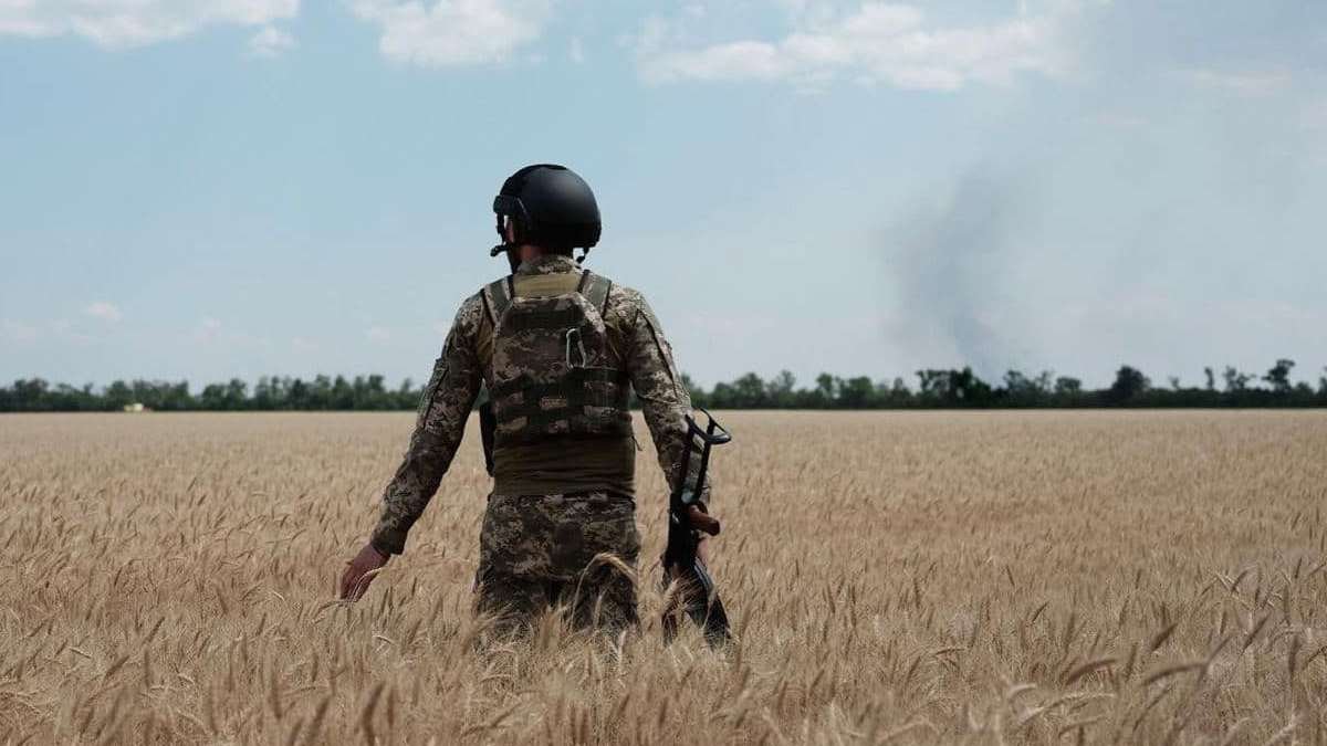 Защищает одно из самых горячих направлений: в Харьковской области служит военный с механическим сердцем