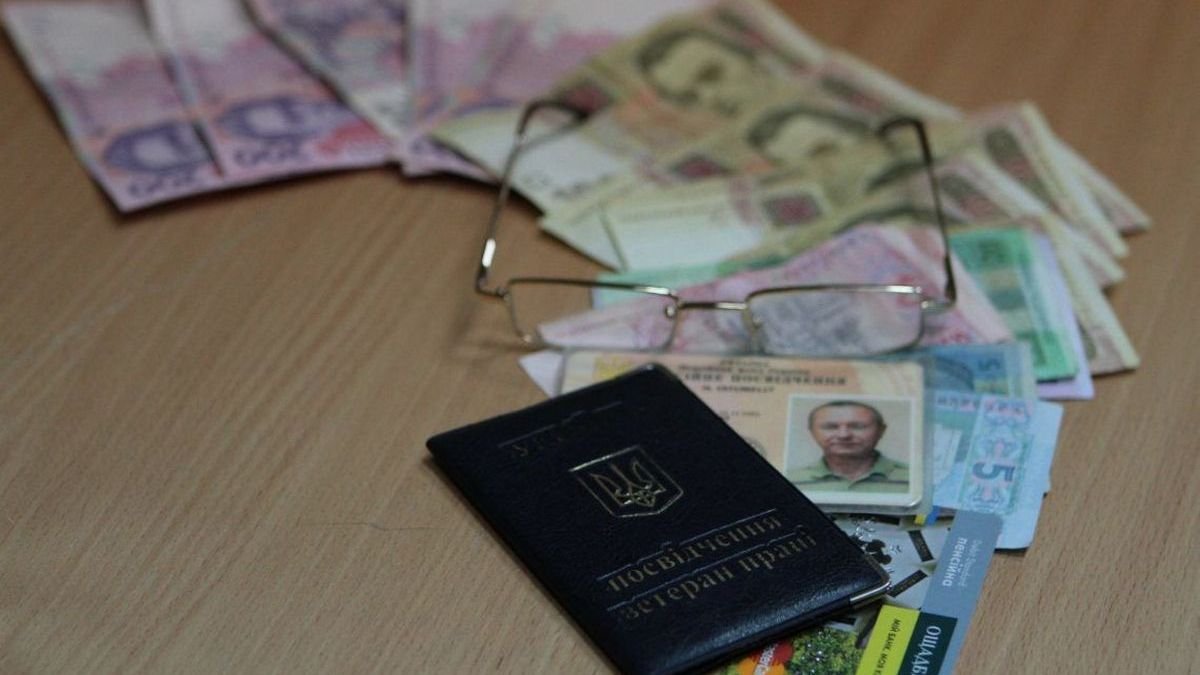 Пенсії на окупованих територіях України: як відбувається виплата