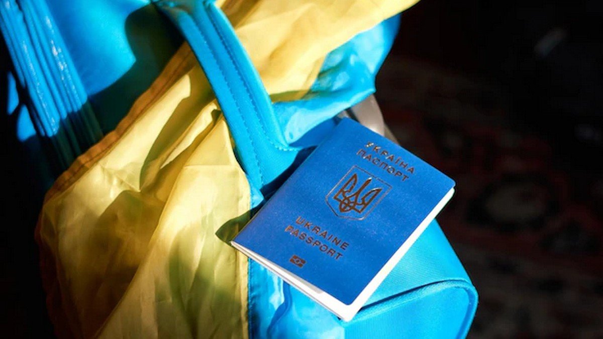 В Польше откроют центр, где украинцы смогут оформить паспорта