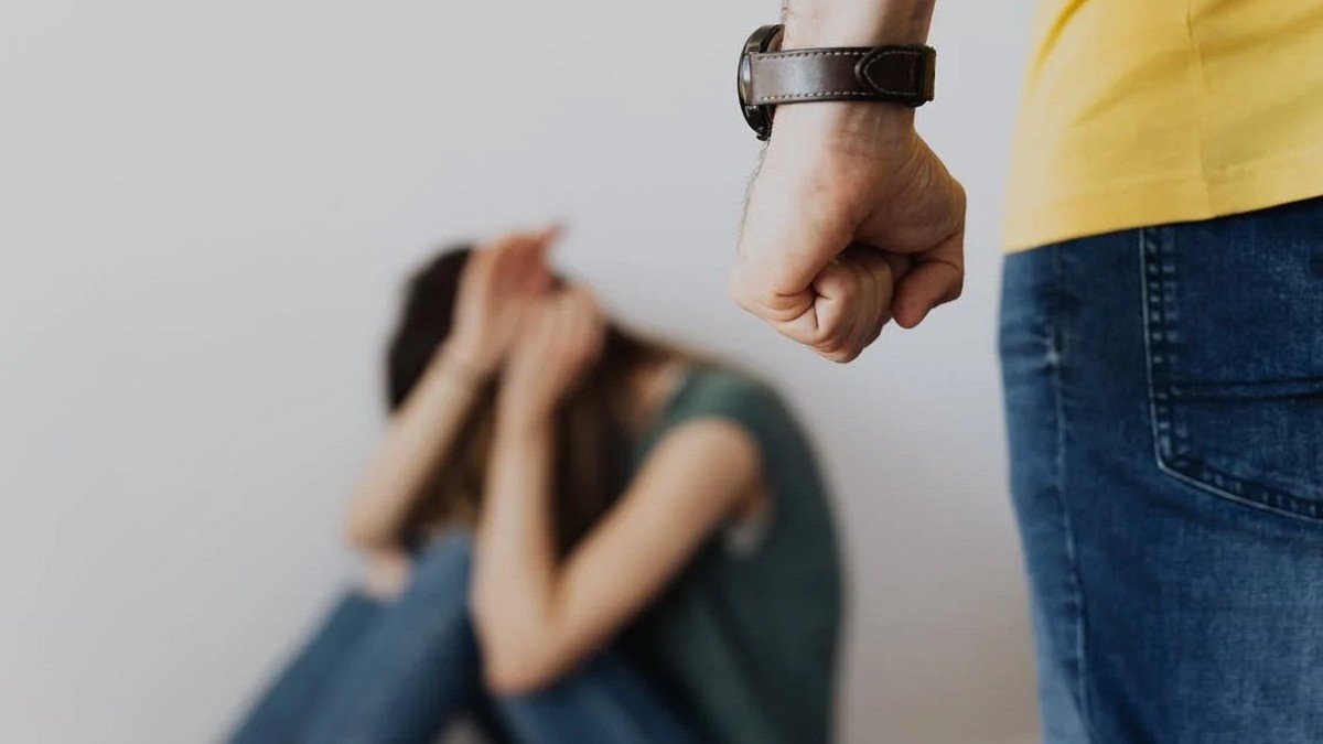 «Бьёт – значит любит»: наиболее распространённые мифы о домашнем насилии