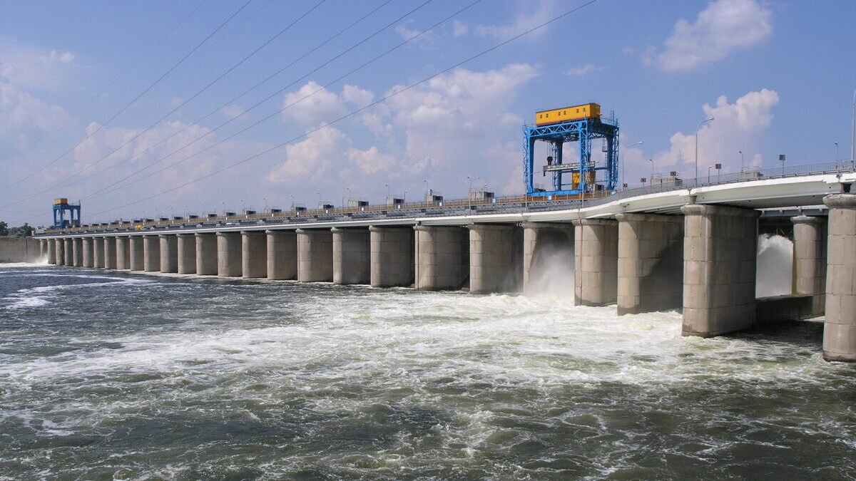 Оккупированная Каховская ГЭС выдает только 30-40 % мощности: зимний период под угрозой