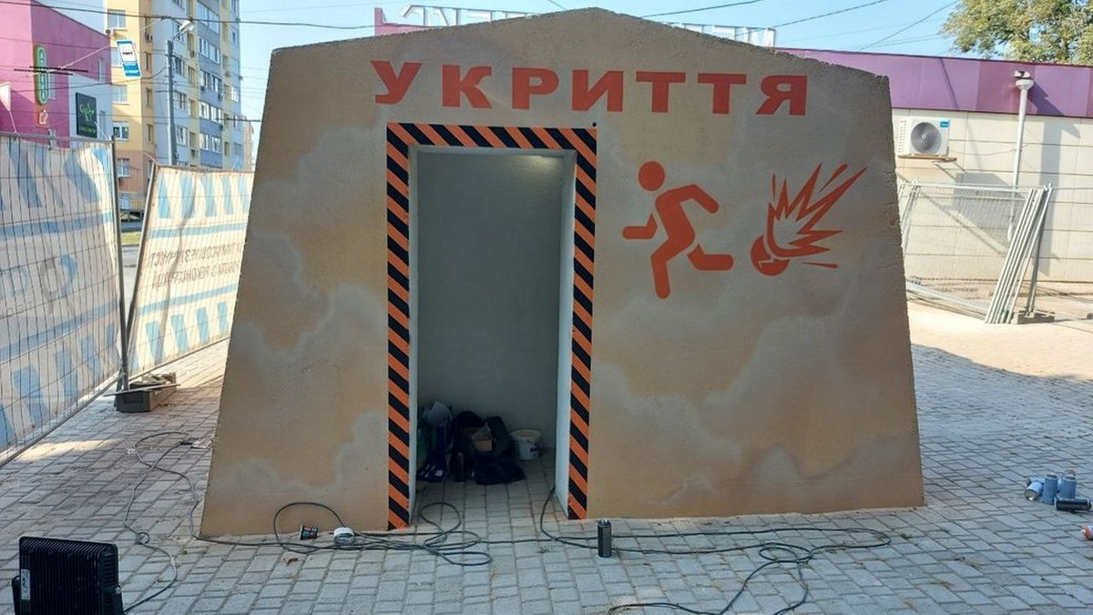 В Харькове появилась первая остановка-укрытие: как она выглядит