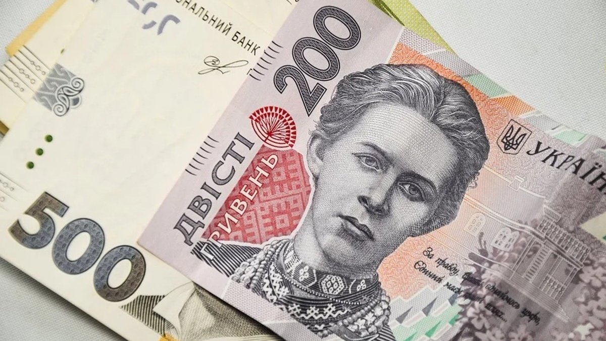 Українців просять не приймати пошкоджені банкноти