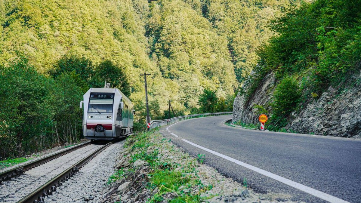 В Карпатах восстановили заброшенную железную дорогу в Румынию
