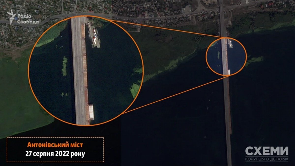 Российские военные строят понтонную переправу у Антоновского моста в Херсоне: спутниковые снимки
