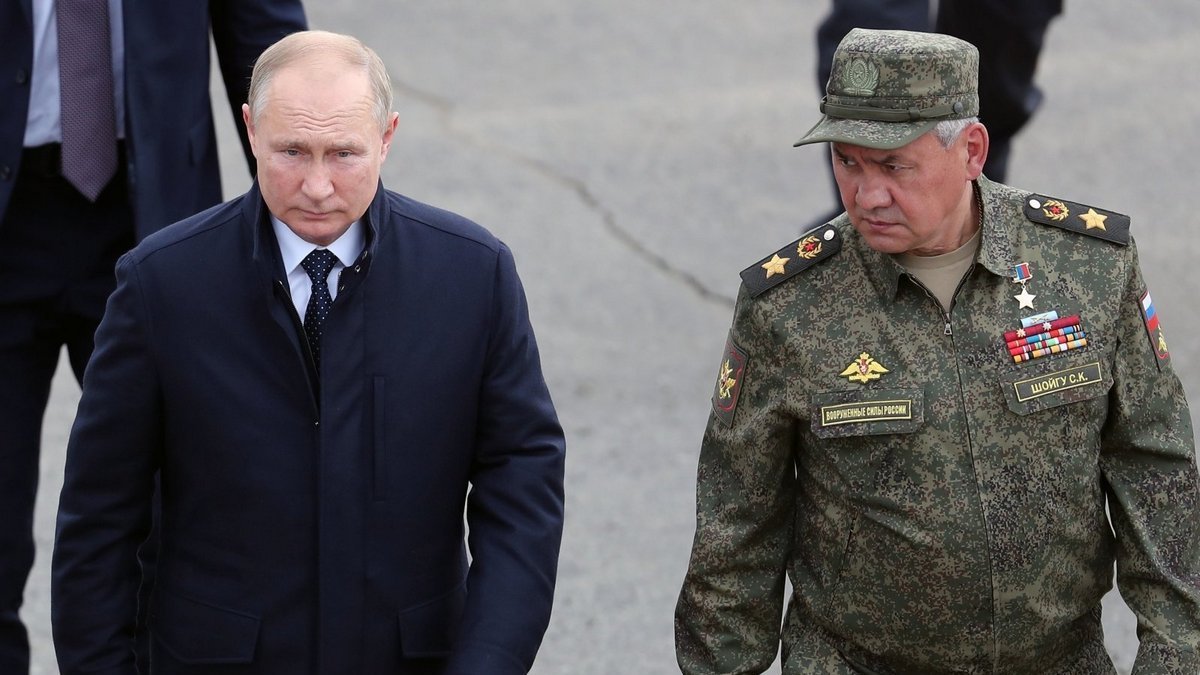 Путин стал бояться собственной армии. Откуда взялись слухи о замене министра обороны рф