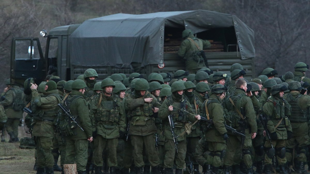 Мобилизация в Крыму. Кого россияне хватают в первую очередь. И как реагируют люди?