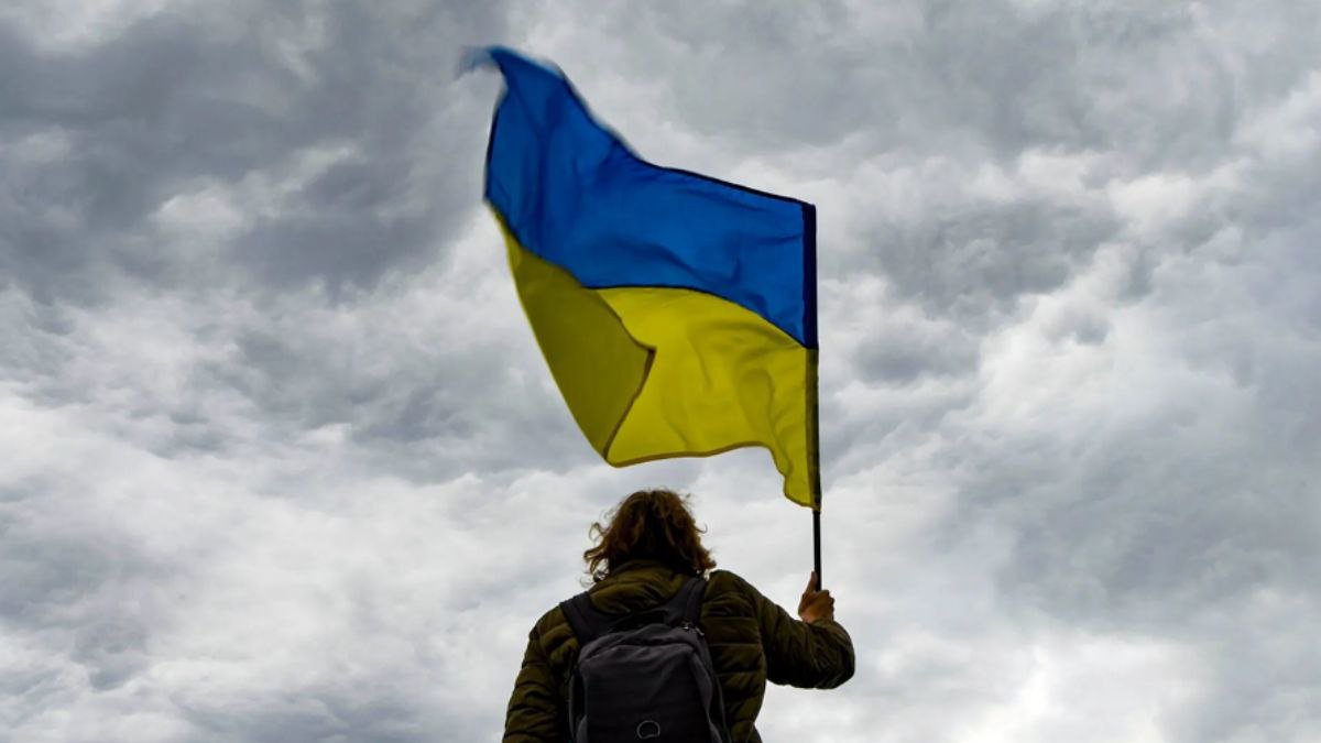 В освобождённом Изюме подняли флаг Украины