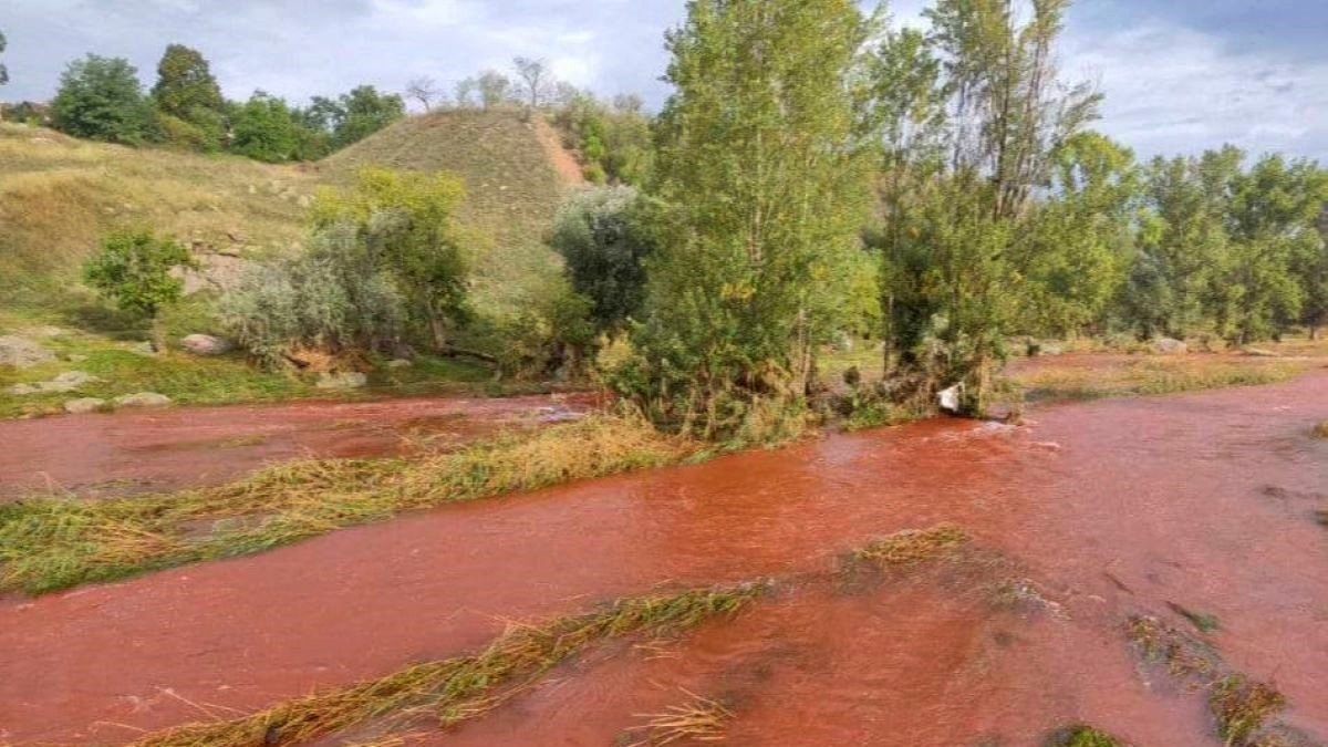 Чому у річці Інгулець у Кривому Розі тече червона вода