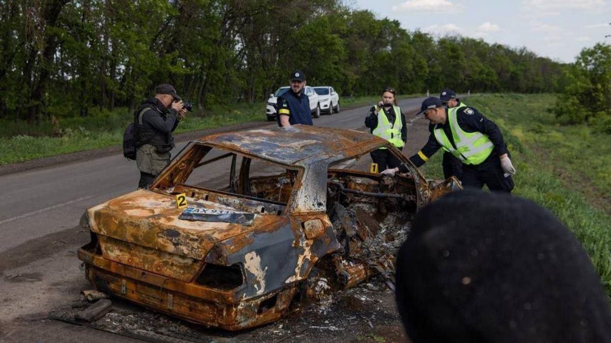 В Харьковской области россияне расстреляли гражданский автомобиль из танка — есть жертвы
