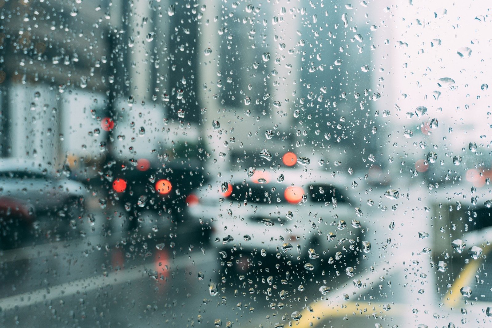 Проливні дощі та лютий холод: погода в Україні 20 вересня