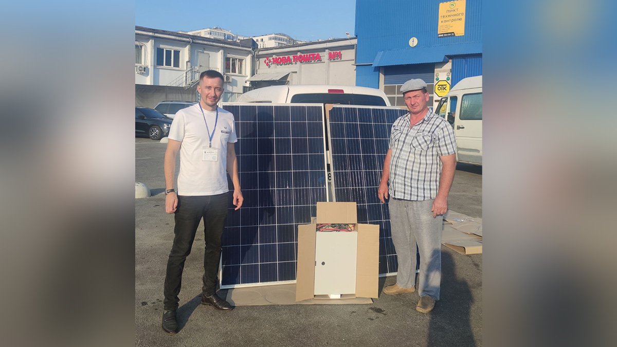 Украинский ленд-лиз: IT-компания из Сум предоставляет солнечные станции оставшимся без света селам до конца войны