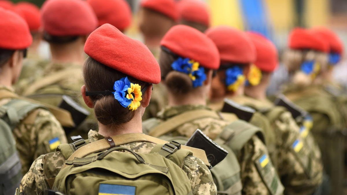 Чи мають українки до 1 жовтня стати на військовий облік