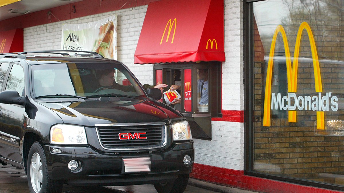 Коли в McDonald's відкриються ресторани та МакДрайв: в компанії зробили заяву