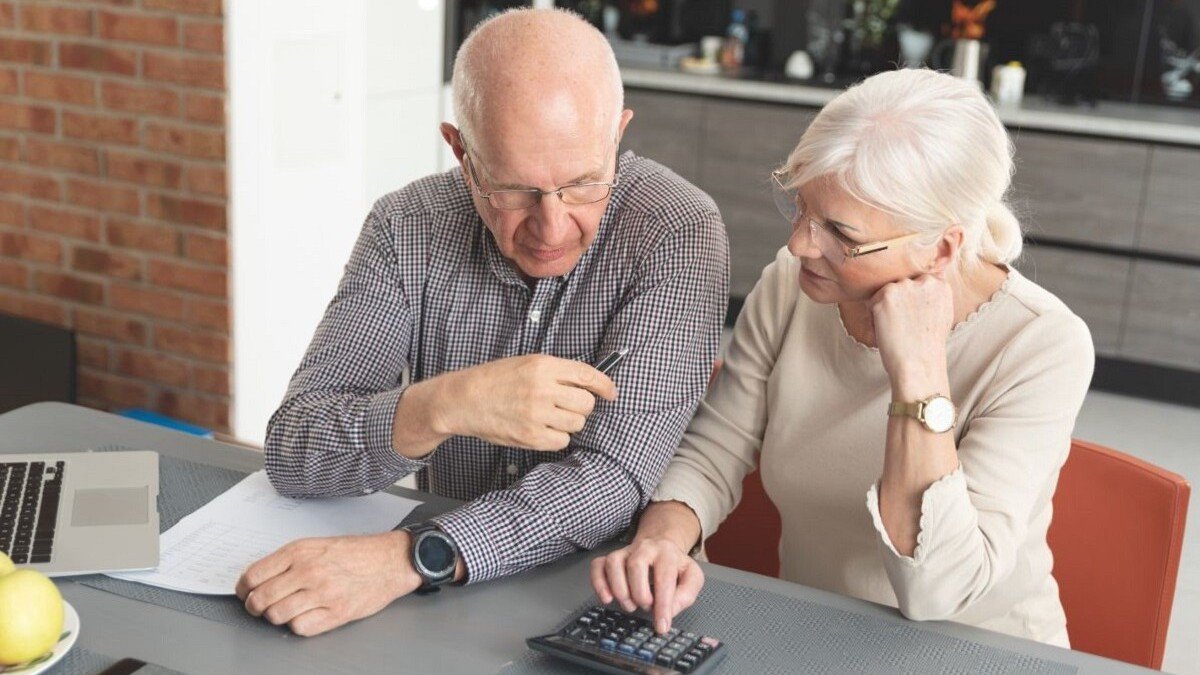 Пенсионерам в возрасте от 70 лет в Украине повысят пенсию с октября: какой будет доплата