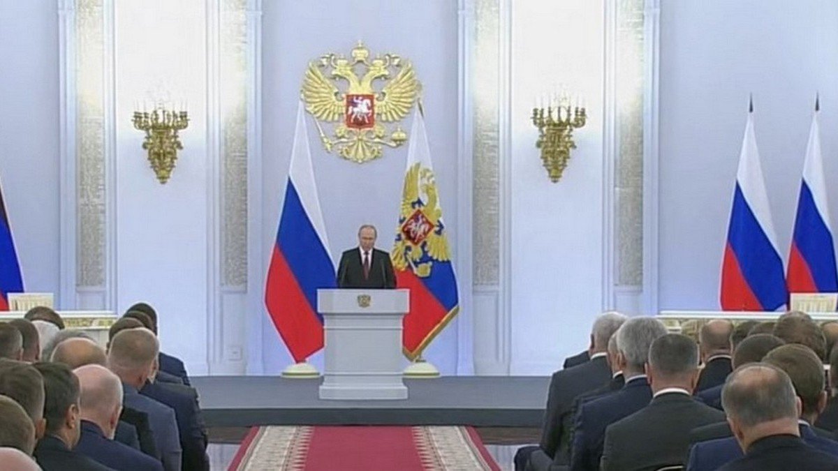 Путін закликав Україну «повернутись за стіл переговорів»
