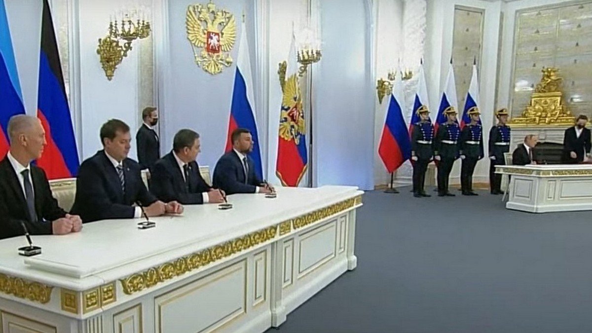 Путин подписал бумажки о фейковом «присоединении» оккупированных областей Украины